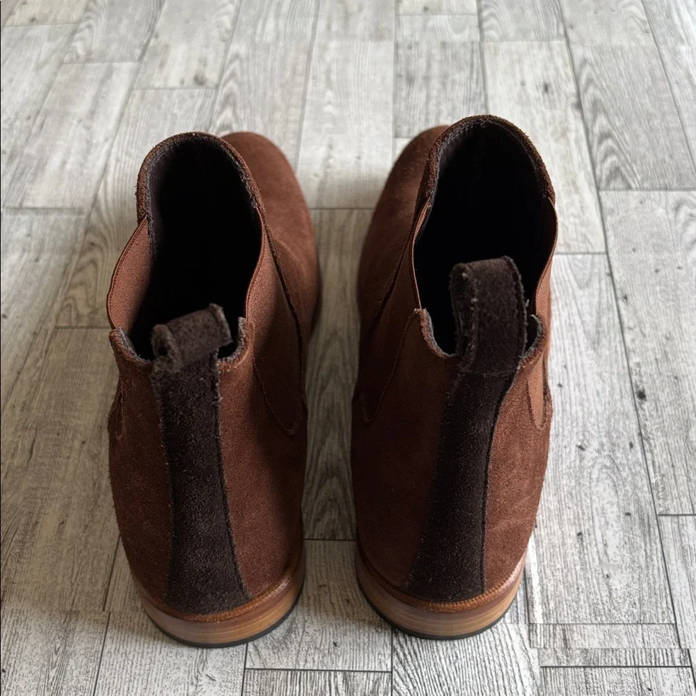 The 608 Womens Chelsea Boots SZ‎ 8 Suede Brown Ankle Booties